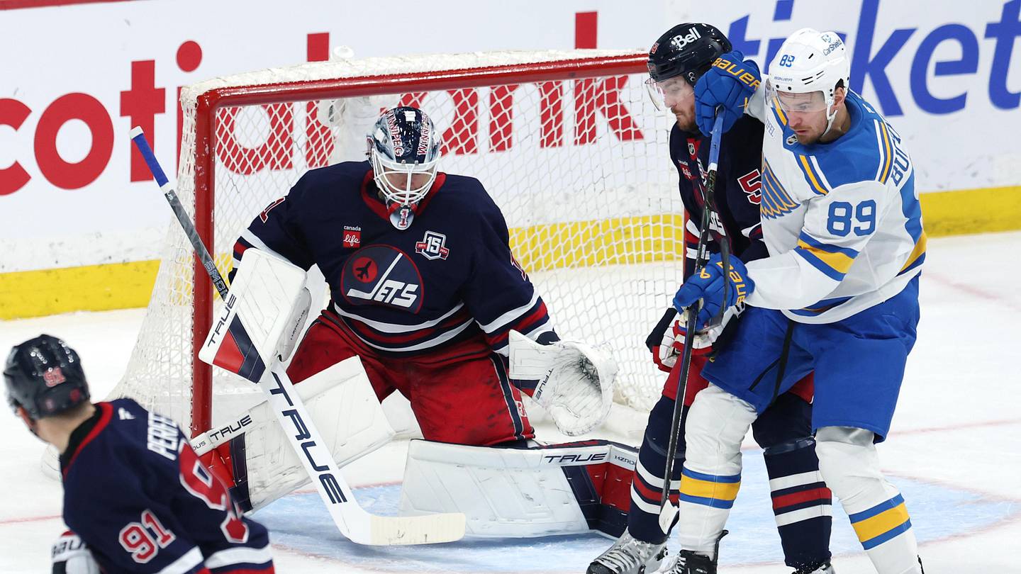 Boneheaded penalty costs Blues in Winnipeg, lose 3-2