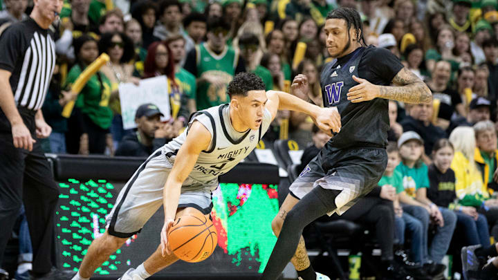 Oregon guard Jackson Shelstad drives the ball up the court as the Oregon Ducks host the Washington Huskies.