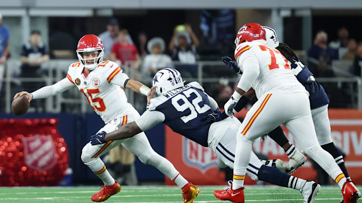 Nov 27, 2025; Arlington, Texas, USA; Kansas City Chiefs quarterback Patrick Mahomes (15) runs with the ball against Dallas Cowboys defensive tackle Quinnen Williams (92) during the second quarter at AT&T Stadium. Mandatory Credit: Kevin Jairaj-Imagn Images Nov 27, 2025; Arlington, Texas, USA; Kansas City Chiefs quarterback Patrick Mahomes (15) runs with the ball against Dallas Cowboys defensive tackle Quinnen Williams (92) during the second quarter at AT&T Stadium. Mandatory Credit: Kevin Jairaj-Imagn Images