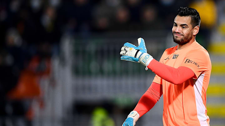 Sergio Romero of Venezia FC gestures during the Serie A...