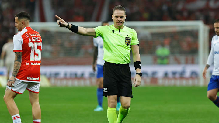 Gustavo Ervino Bauermann, de Santa Catarina, foi o árbitro do jogo