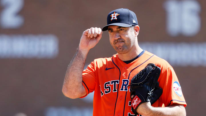 Houston Astros' Justin Verlander tips his cap to Detroit Tigers' Miguel Cabrera at Comerica Park