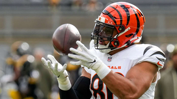 Cincinnati Bengals tight end Noah Fant (86) catches a pass during warmups before the first quarter of the NFL Week 11 game between the Pittsburgh Steelers and the Cincinnati Bengals at Acrisure Stadium in Pittsburgh on Sunday, Nov. 16, 2025.
