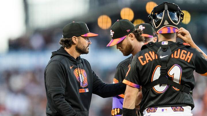San Francisco, California, USA;  San Francisco Giants starting pitcher Landen Roupp (65) is lifted by manager Tony Vitello (23) during the fourth inning against the Milwaukee Brewers at Oracle Park. Mandatory Credit: John Hefti-Imagn Images