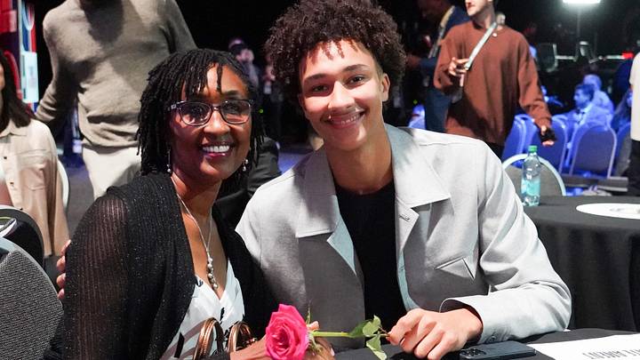May 10, 2026; Chicago, IL, USA; Tennessee’s Nate Ament poses for a portrait with his mother during the 2026 NBA Draft Lottery at Navy Pier. Mandatory Credit: David Banks-Imagn Images May 10, 2026; Chicago, IL, USA; Tennessee’s Nate Ament poses for a portrait with his mother during the 2026 NBA Draft Lottery at Navy Pier. Mandatory Credit: David Banks-Imagn Images