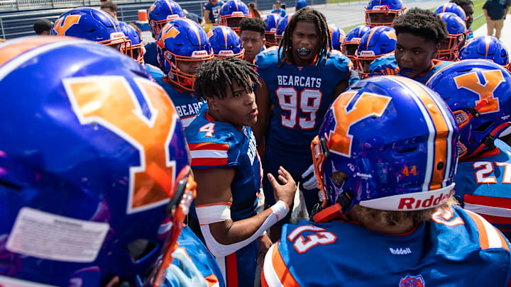 York High senior Jahiem White fires up his teammates with a pre-game speech before playing Woodland Hills in the Chambersburg Peach Bowl football showcase on Saturday, August 27, 2022.

Hes Dr 082722 Saturdayfb