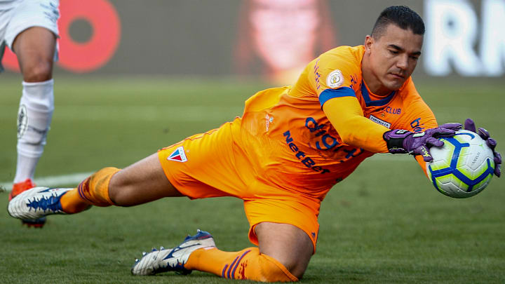 Felipe Alves chega por empréstimo e reencontra Rogério Ceni, com quem trabalhou no Fortaleza Felipe Alves chega por empréstimo e reencontra Rogério Ceni, com quem trabalhou no Fortaleza