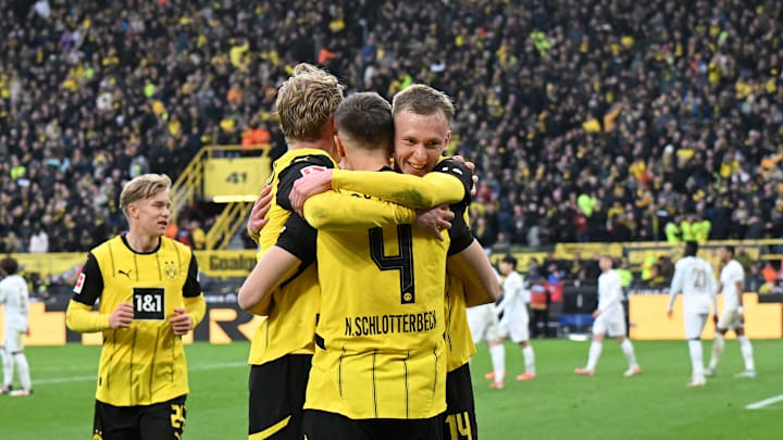 BVB players celebrate against Mainz 
