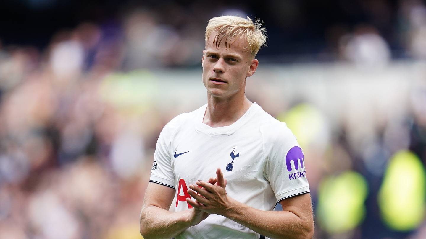 Jan Paul van Hecke is a compelling reason for Roberto De Zerbi to keep the big tactical tweak - Hotspur HQ