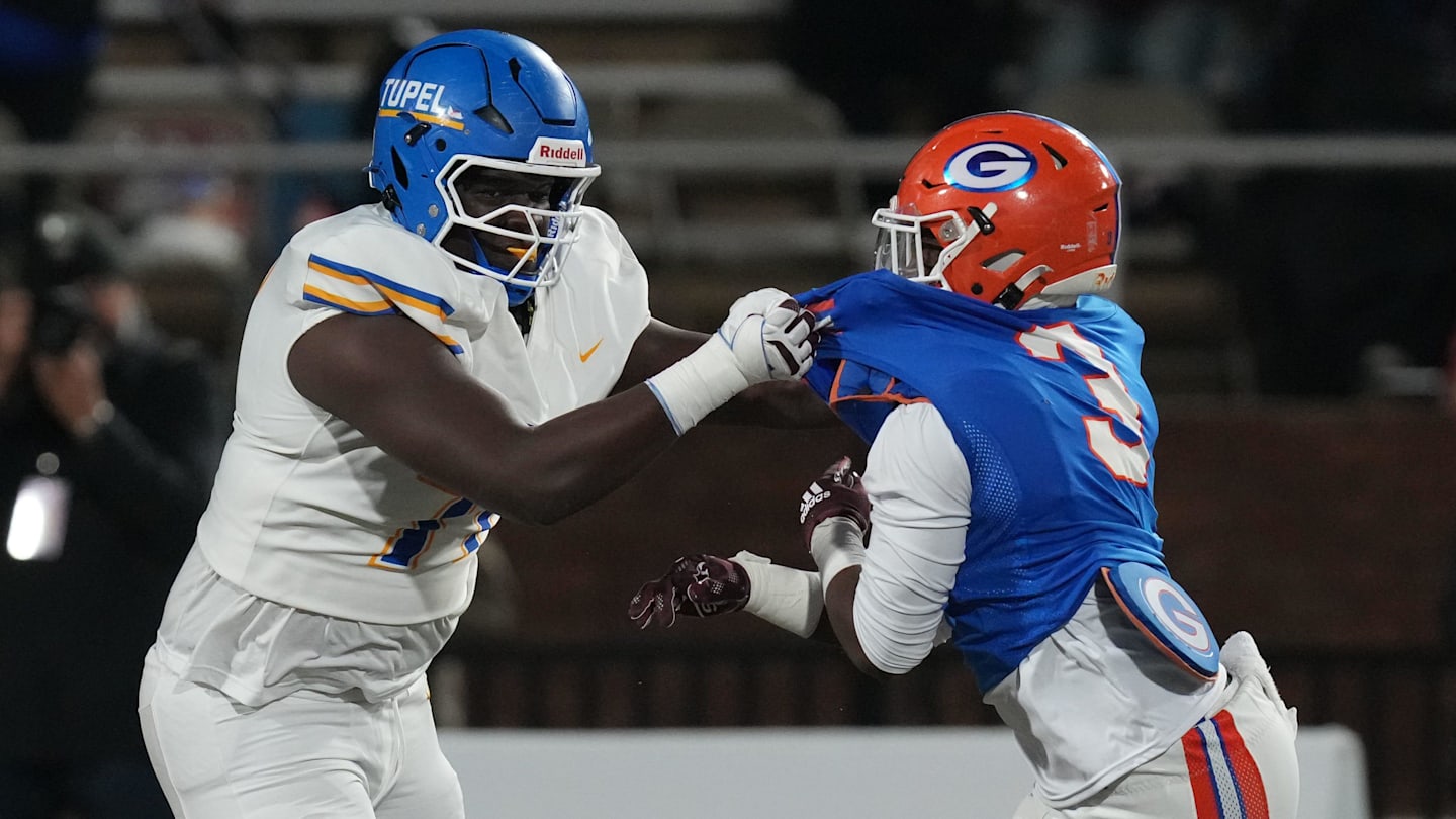 Top 10 IOL College Football Recruit Has Two Programs Battling for Commitment