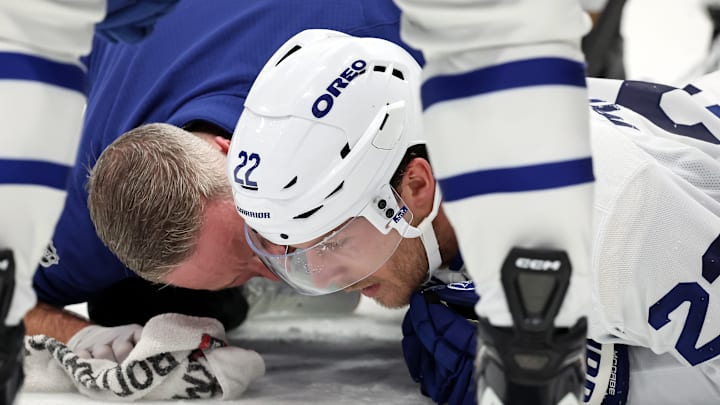 Toronto Maple Leafs defenceman Jake McCabe apparently suffered a concussion last Sunday night against the Flyers.