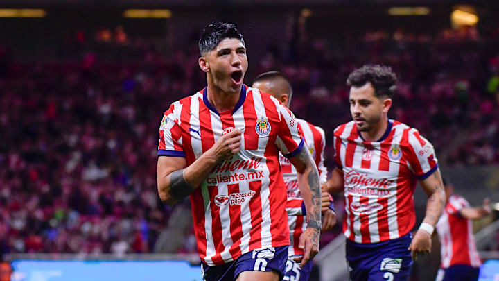 Alan Pulido será titular con el Chivas en el partido ante el América