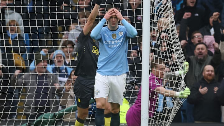 TOPSHOT-FBL-ENG-PR-MAN CITY-EVERTON