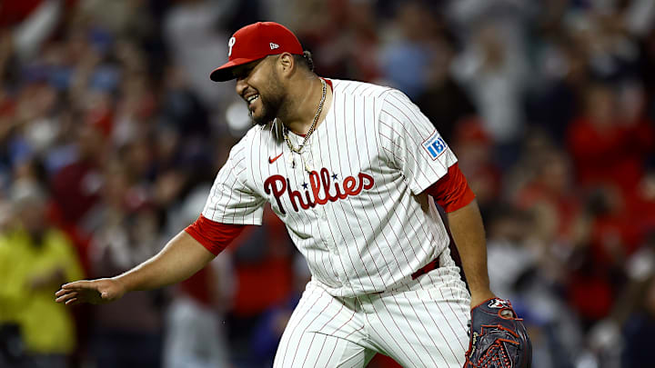 Former Philadelphia Phillies closer Carlos Estevez is predicted to sign with the Chicago Cubs in free agency