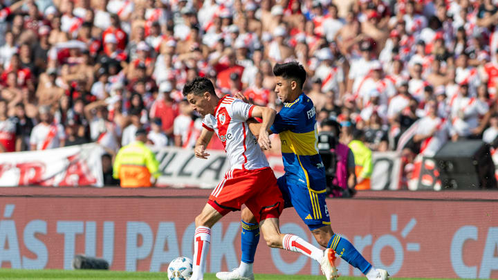 Ignacio Fernandez (L) of River Plate controls the ball...