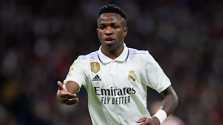 Vinicius pousse Araujo à la faute 