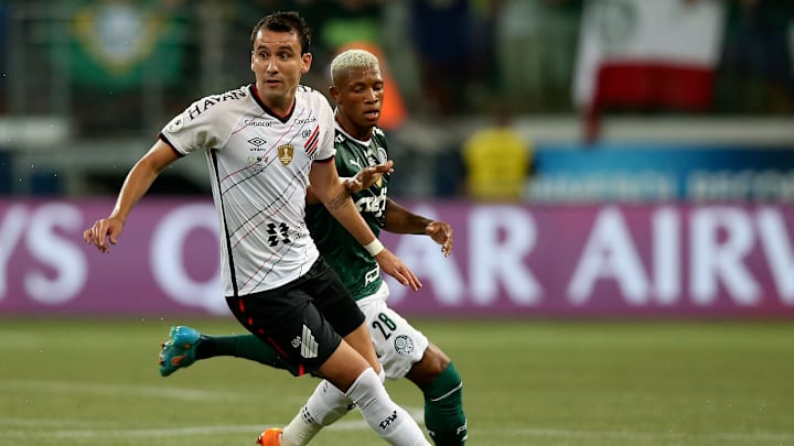 Palmeiras e Athletico-PR encerram o sábado (2) de Brasileirão