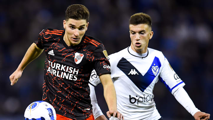 Rivais na época de futebol argentino Julián Álvarez e Perrone agora vão dividir o mesmo vestiário 