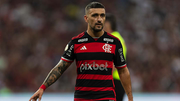 Arrascaeta deve voltar ao XI inicial do Flamengo neste meio de semana.