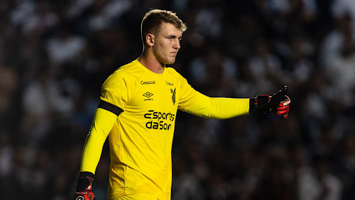 Léo Linck está muito próximo de acertar com o Botafogo