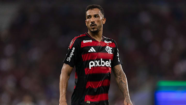 Lateral-direito de origem, Danilo tem atuado como zagueiro