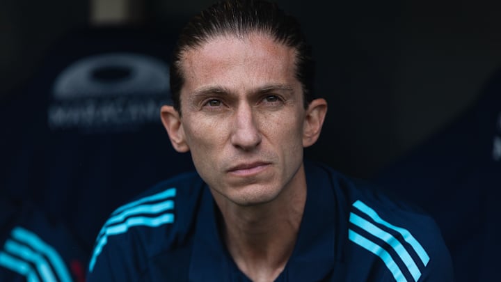 Filipe Luís deve receber convite da CBF para comandar Seleção Brasileira