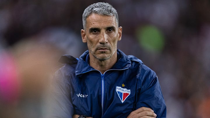 Juan Pablo Vojvoda está pressionado no comando do Fortaleza