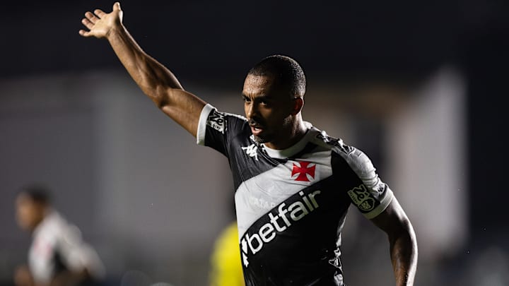 Paulo Henrique é destaque na lateral do Vasco 