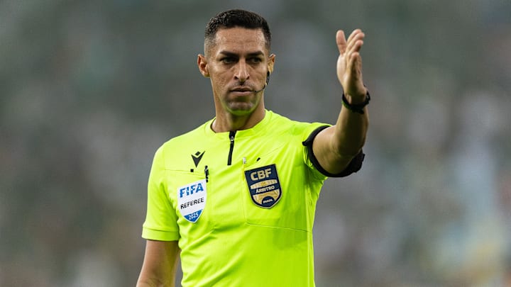 Rodrigo José Pereira de Lima é um árbitro FIFA
