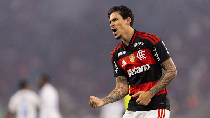 Pedro comemora gol pelo Flamengo antes de duelo decisivo contra o Grêmio no Brasileirão 2026