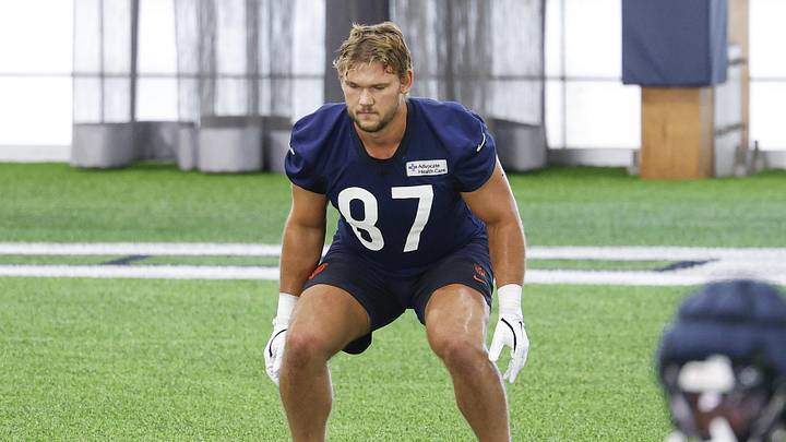 May 8, 2026; Lake Forest, IL, USA; Chicago Bears tight end Sam Roush (87) warms up during Rookie Minicamp at Halas Hall. Mandatory Credit: Kamil Krzaczynski-Imagn Images