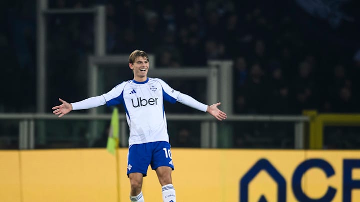 Nico Paz celebrates scoring for Como Nico Paz celebrates scoring for Como