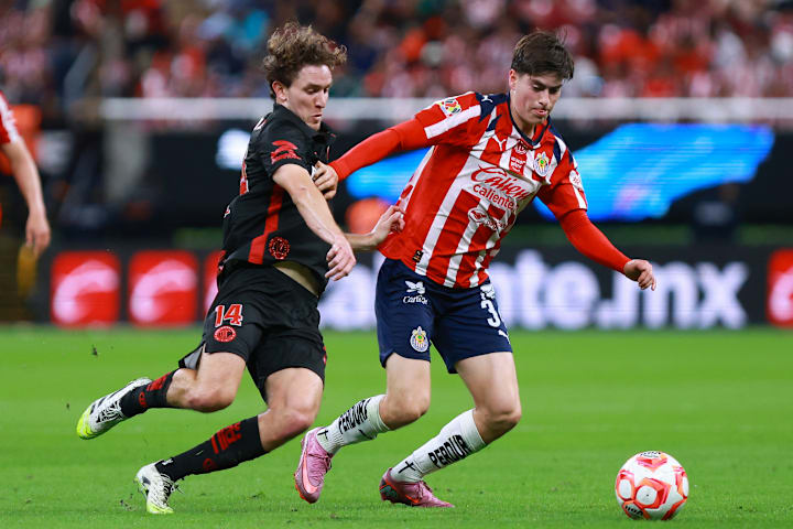 มาร์เซล รูอิสและอาร์มันโด กอนซาเลซในการเคลื่อนไหว