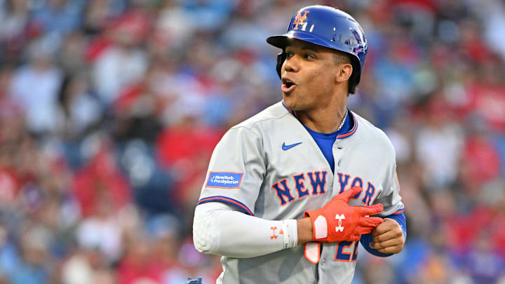 Sep 8, 2025; Philadelphia, Pennsylvania, USA; New York Mets outfielder Juan Soto (22) runs to first base during the first inning against the Philadelphia Phillies at Citizens Bank Park. Mandatory Credit: Eric Hartline-Imagn Images