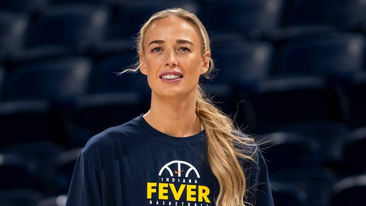 Sophie Cunningham 8 of the Indiana Fever warms up before the regular season WNBA, Basketball Damen, USA game between the Indiana Fever and the Chicago Sky Sophie Cunningham 8 of the Indiana Fever warms up before the regular season WNBA, Basketball Damen, USA game between the Indiana Fever and the Chicago Sky