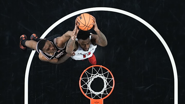 Syracuse basketball should pursue Brandon Garrison, a former McDonald's All-American and 4-star center who is in the portal.