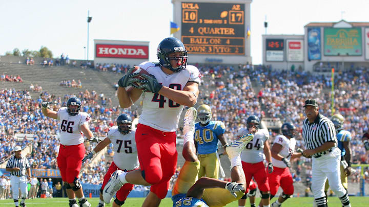 September 20, 2008; Pasadena, CA, USA; Arizona Wildcats tight end Rob Gronkowski (48) runs in to score a touchdown against the UCLA Bruins in the second half at the Rose Bowl. Arizona defeated UCLA 31-10. Mandatory Credit: Gary A. Vasquez-Imagn Images