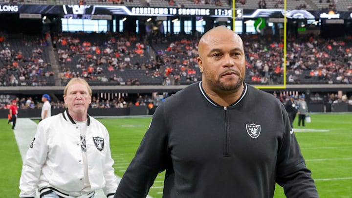 Las Vegas Raiders head coach Antonio Pierce.