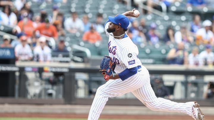 Jun 30, 2024; New York City, New York, USA;  New York Mets starting pitcher Luis Severino (40) pitches in the first inning against the Houston Astros at Citi Field. Mandatory Credit: Wendell Cruz-USA TODAY Sports
