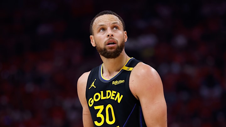 Stephen Curry, searching the heavens for help