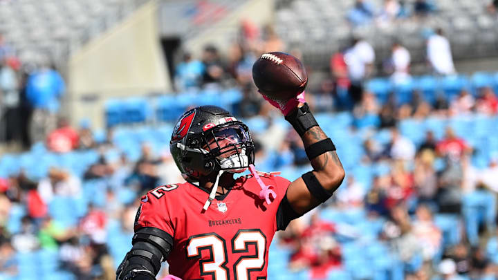 Oct 23, 2022; Charlotte, North Carolina, USA; Tampa Bay Buccaneers safety Mike Edwards (32) before the game at Bank of America Stadium. Mandatory Credit: Bob Donnan-Imagn Images Oct 23, 2022; Charlotte, North Carolina, USA; Tampa Bay Buccaneers safety Mike Edwards (32) before the game at Bank of America Stadium. Mandatory Credit: Bob Donnan-Imagn Images
