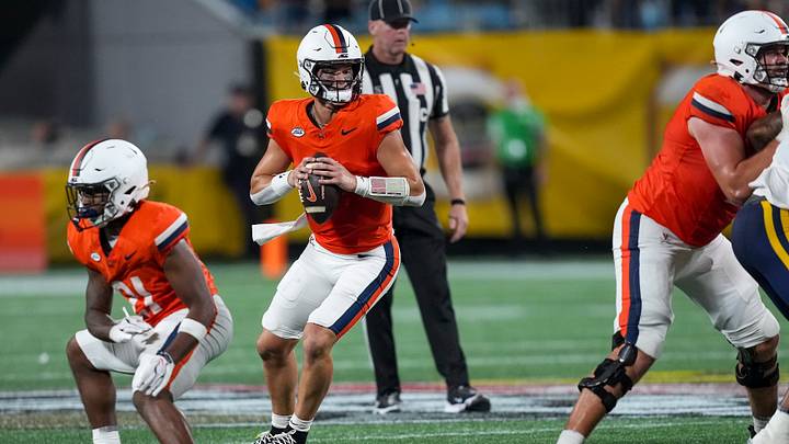 Sep 19, 2026; Charlotte, North Carolina, USA; Virginia Cavaliers quarterback Beau Pribula (7) looks to pass against the West Virginia Mountaineers during the second half at Bank of America Stadium. Mandatory Credit: Jim Dedmon-Imagn Images Sep 19, 2026; Charlotte, North Carolina, USA; Virginia Cavaliers quarterback Beau Pribula (7) looks to pass against the West Virginia Mountaineers during the second half at Bank of America Stadium. Mandatory Credit: Jim Dedmon-Imagn Images
