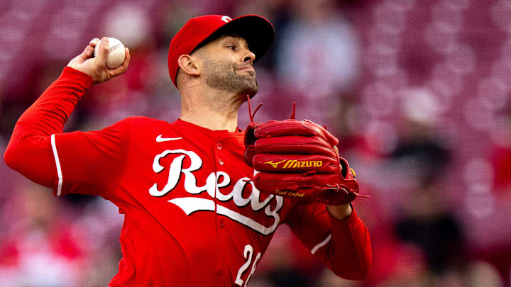 Nick Martinez and the Reds are home favorites against the Cardinals on Monday night.