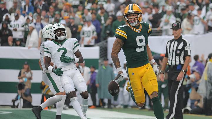  Green Bay Packers wide receiver Christian Watson (9) scores a touchdown during the fourth quarter against the New York Jets at MetLife Stadium.  