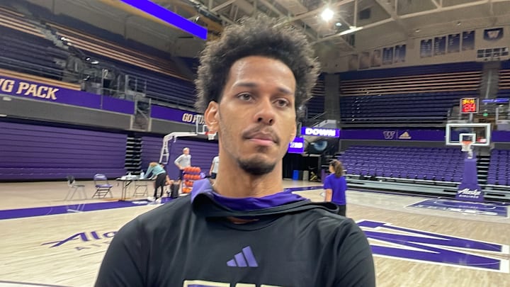 DJ Davis is considered the UW's top shooter on Danny Sprinkle's first team. 