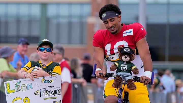 Green Bay Packers quarterback Jordan Love (10) rides a bicycle to a joint practice with the Arizona Cardinals on Wednesday.