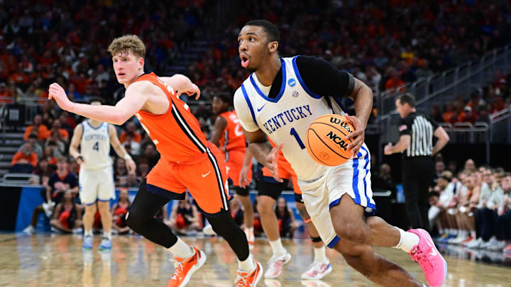Mar 23, 2025; Milwaukee, WI, USA; Kentucky Wildcats guard Lamont Butler (1) drives to the basket against Illinois Fighting Illini guard Kasparas Jakucionis (32) during the second half in the second round of the NCAA Tournament at Fiserv Forum. Mandatory Credit: Benny Sieu-Imagn Images Mar 23, 2025; Milwaukee, WI, USA; Kentucky Wildcats guard Lamont Butler (1) drives to the basket against Illinois Fighting Illini guard Kasparas Jakucionis (32) during the second half in the second round of the NCAA Tournament at Fiserv Forum. Mandatory Credit: Benny Sieu-Imagn Images