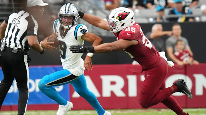 Arizona Cardinals linebacker Zaven Collins (25) chases down Carolina Panthers quarterback Bryce Young (9) at State Farm Stadium on Sept 14, 2025.