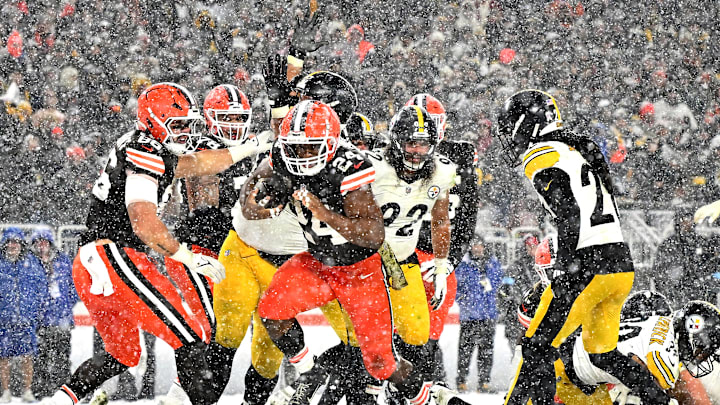 Pittsburgh Steelers v Cleveland Browns