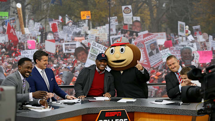 Lee Corso gives the thumbs up after picking Ohio State to win while, from left, Desmond Howard, Rece Davis, Archie Griffin, and Kirk Herbstreit sit on the set of ESPN's College GameDay broadcast from the campus of Ohio State prior to the NCAA football game against the Michigan State Spartans in Columbus on Nov. 21, 2015. (Adam Cairns / The Columbus Dispatch)